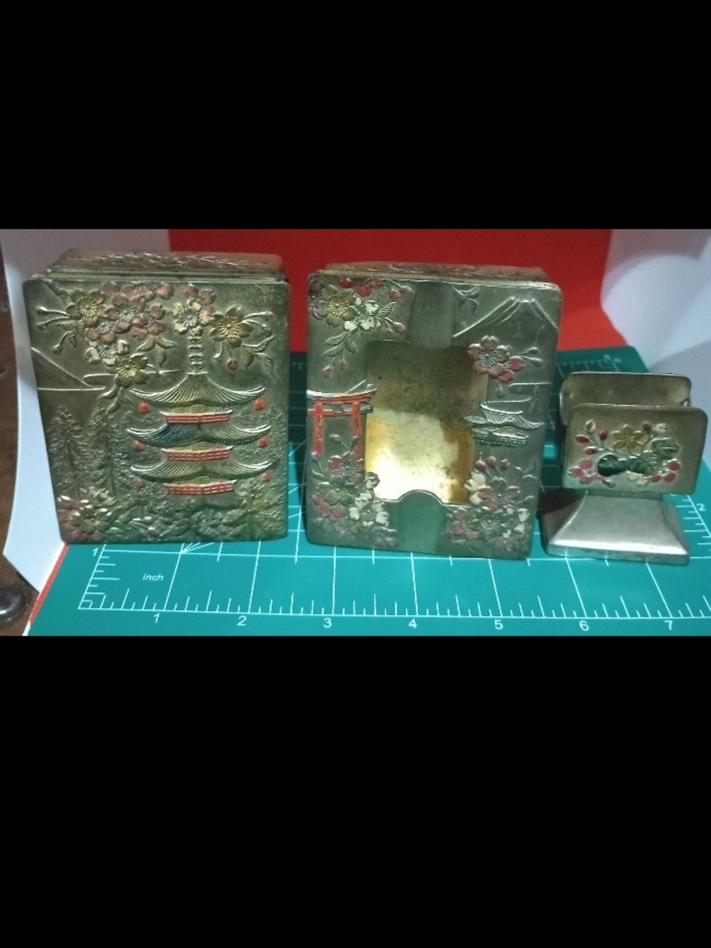 Antique-Style Floral Pagoda Metal Home Accent Set in Green